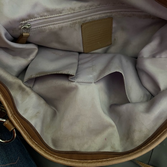 Super cute and big one of my favorite bags ever from coach! - Picture 4 of 6
